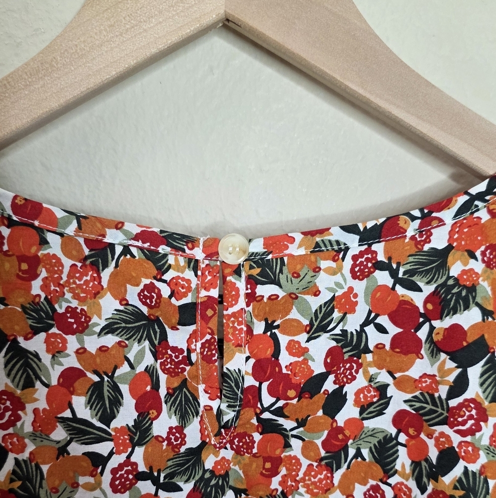 MVN The Label Izzy Floral Crop Top Red Women Size 8 Large Puff Sleeve Boho Ditsy - Picture 6 of 9